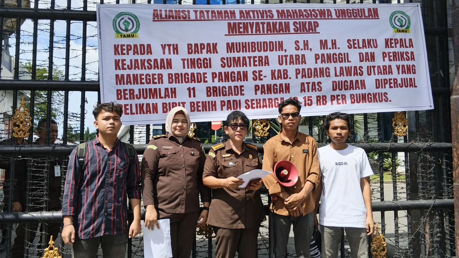 ALIANSI TATANAN AKTIVIS MAHASISWA UNGGULAN (TAMU) DESAK KEJATI SUMUT BONGKAR DUGAAN PUNGLI DAN PENJUALAN BANTUAN BENIH PADI DI PALUTA 